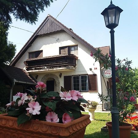 Villa Suzy 자르마디 외부 사진